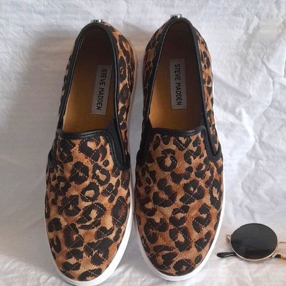 Shoe - Picture 3 of 3